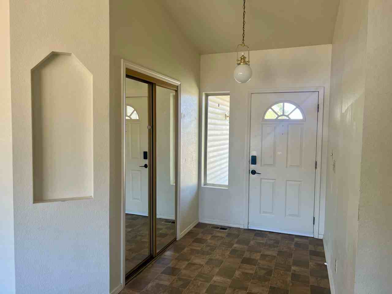 132 Flora Pl - Photo 5 of 31