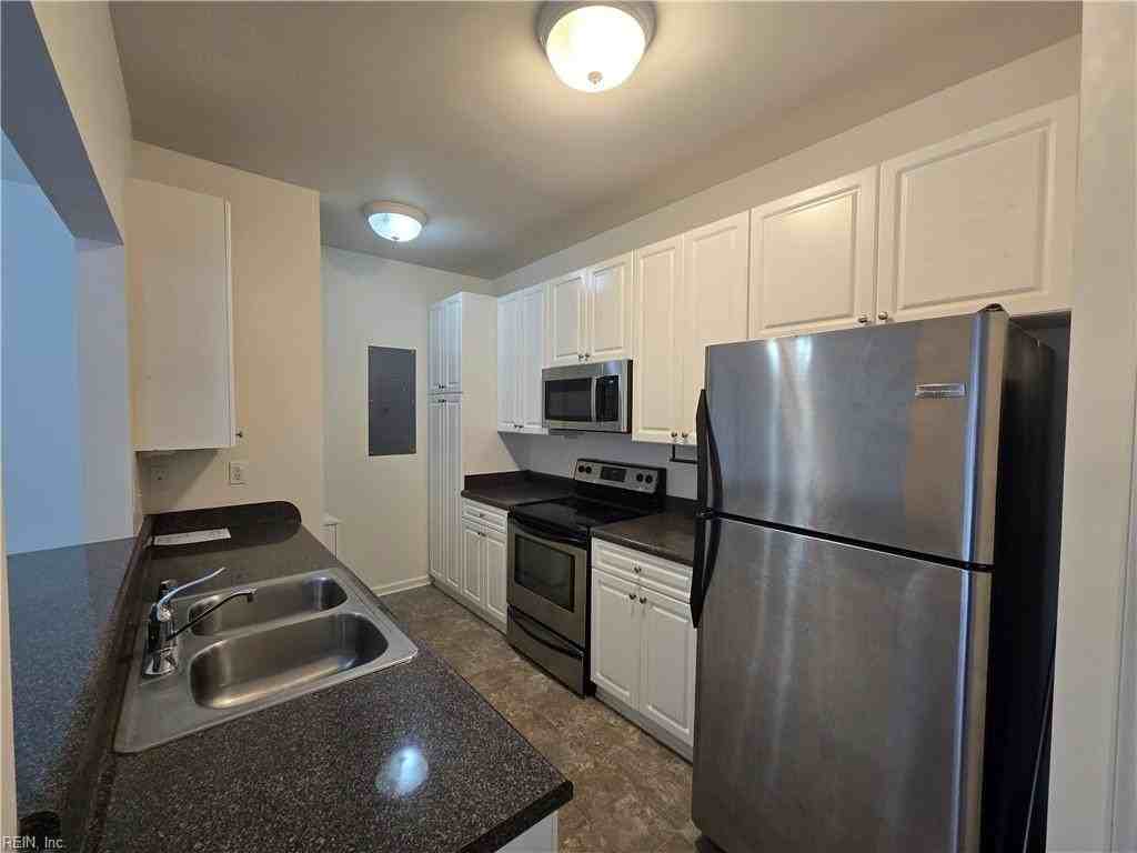 4425 Duffy Dr - Photo 4 of 15