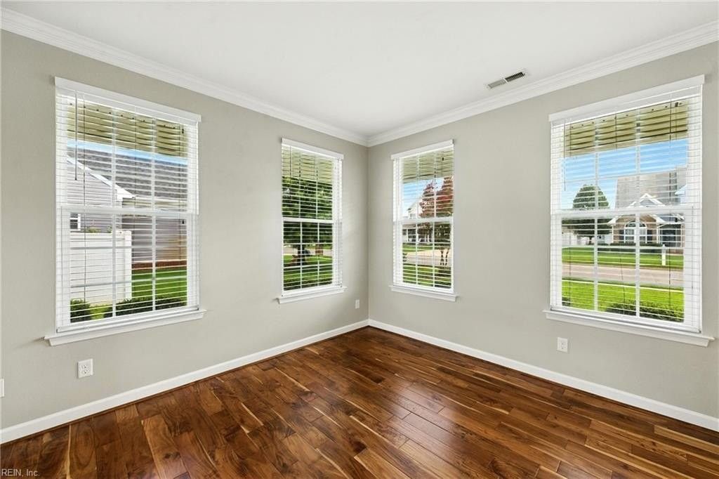 717 Tyler Way - Photo 4 of 46