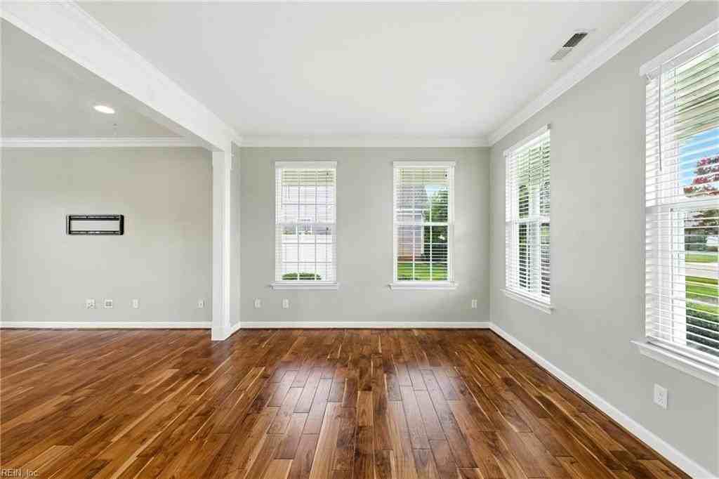 717 Tyler Way - Photo 5 of 46