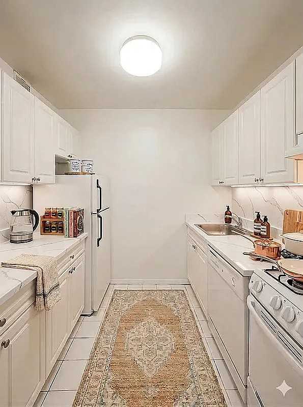 220 E 24th St #5H - Photo 3 of 7