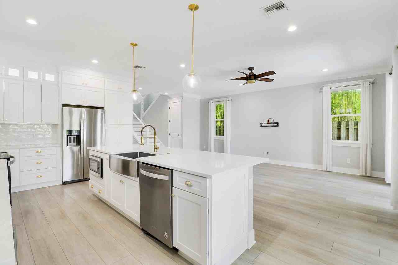 3997 Se Barcelona St - Photo 7 of 33