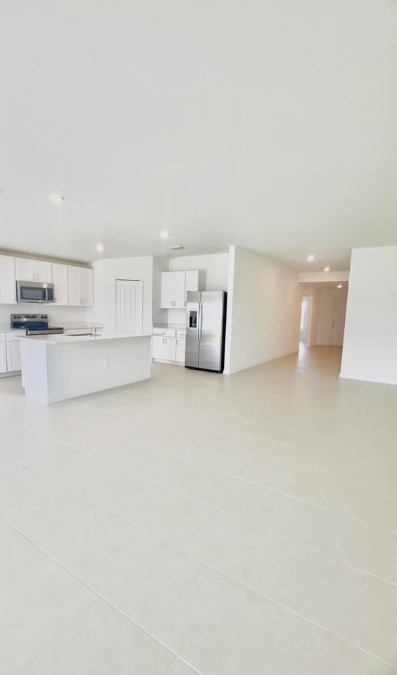 17124 Pompeii Way - Photo 2 of 12