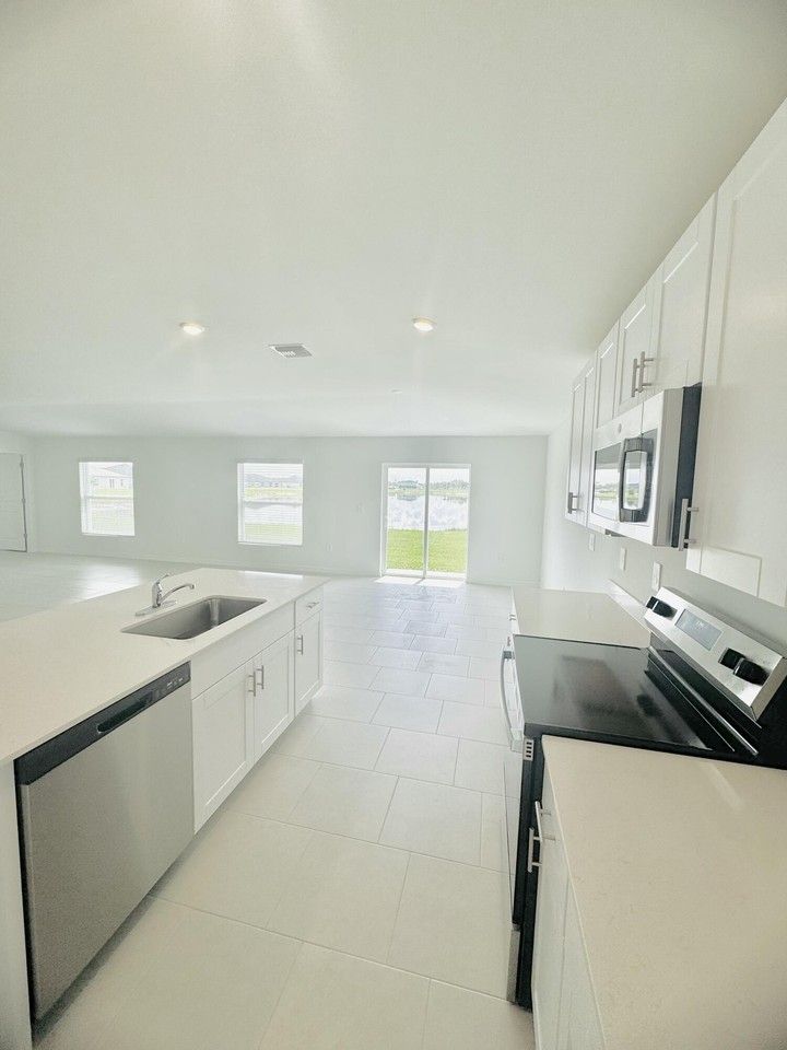17124 Pompeii Way - Photo 3 of 12