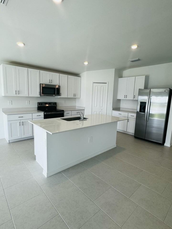 17124 Pompeii Way - Photo 4 of 12