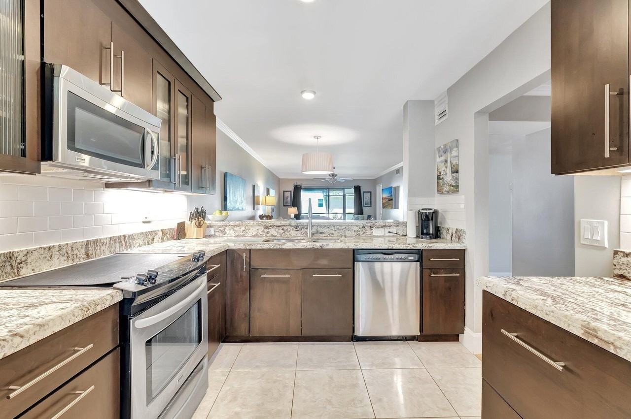 701 Avenue L - Photo 2 of 26
