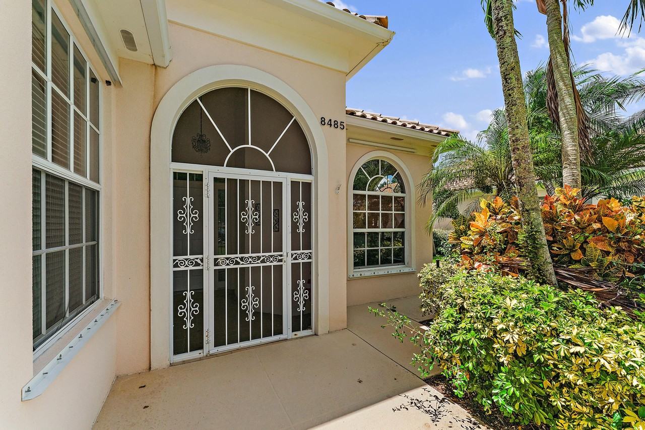 8485 Se Palm Hammock Ln - Photo 3 of 50