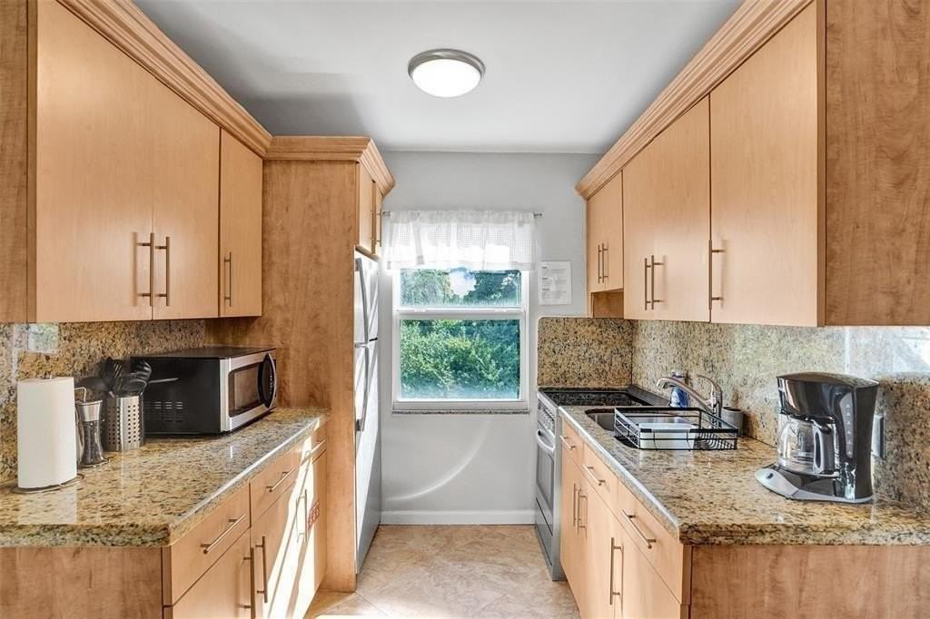 1642 Adams St #AB - Photo 2 of 11