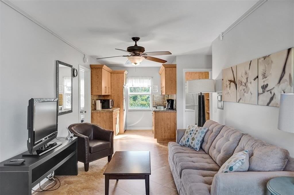 1642 Adams St #AB - Photo 3 of 11