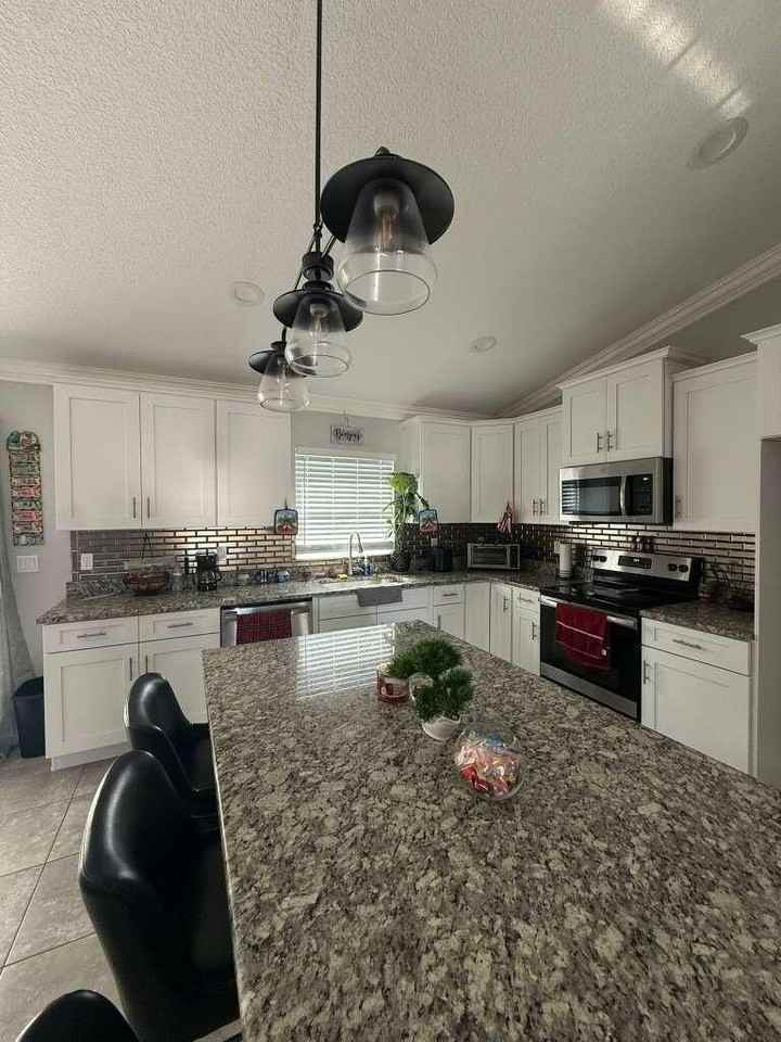 349 Nw Hibiscus St - Photo 6 of 23