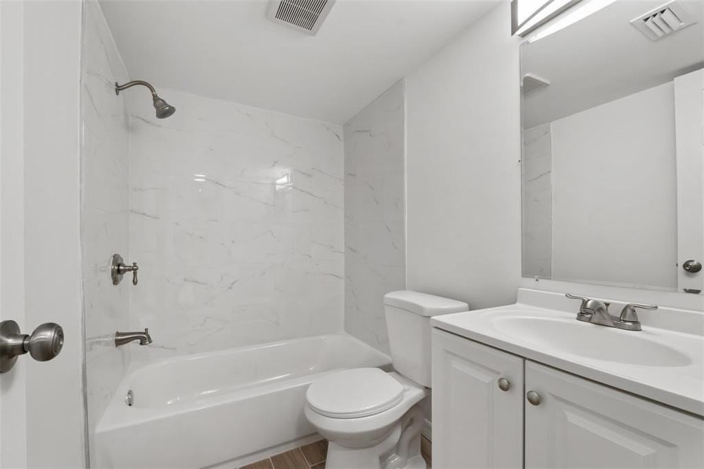 1301 Emerald Ter - Photo 5 of 5
