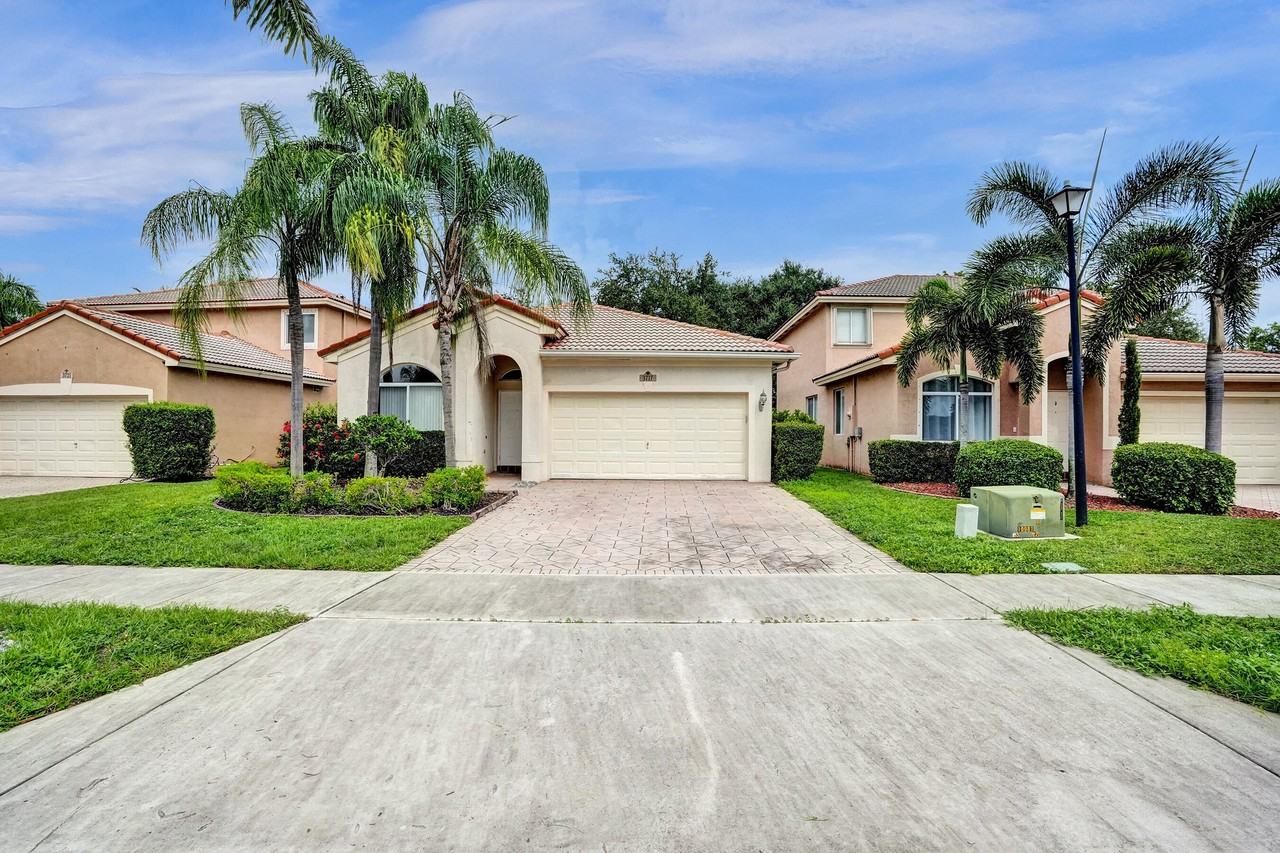 3717 Pebblebrook Mnr - Photo 2 of 50