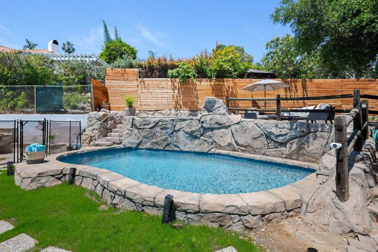 964 Garcia Rd - Photo 4 of 48