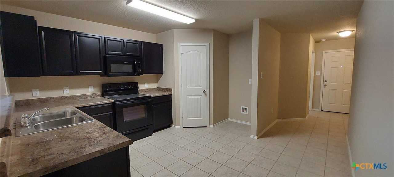 1556 Birmingham Dr - Photo 5 of 17