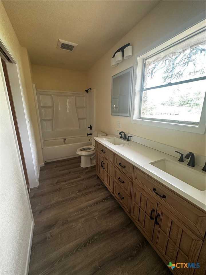 1434 Saint Andrew St - Photo 6 of 17