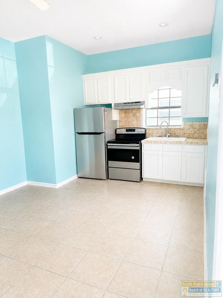 110 E Pike St #2 - Photo 3 of 11