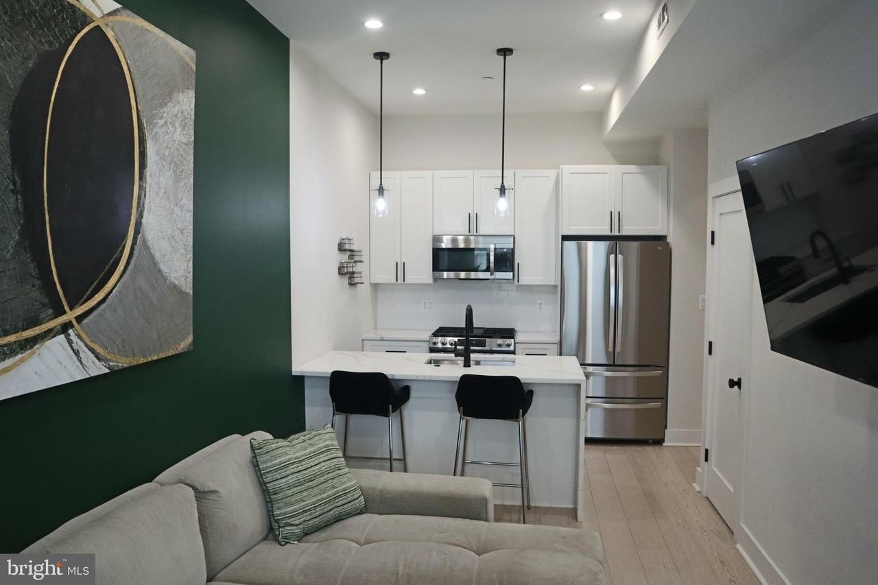 5507 7th St Nw #2 - Photo 6 of 47