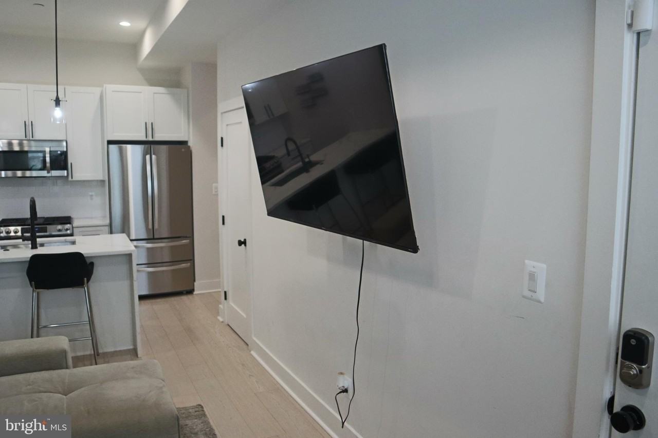 5507 7th St Nw #2 - Photo 7 of 47