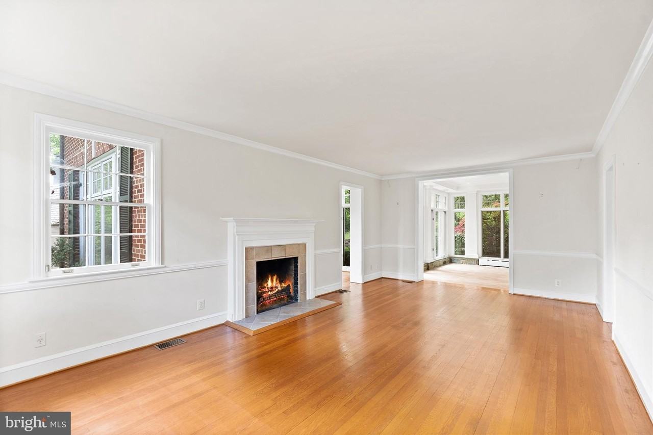 4530 Dexter St Nw - Photo 3 of 48
