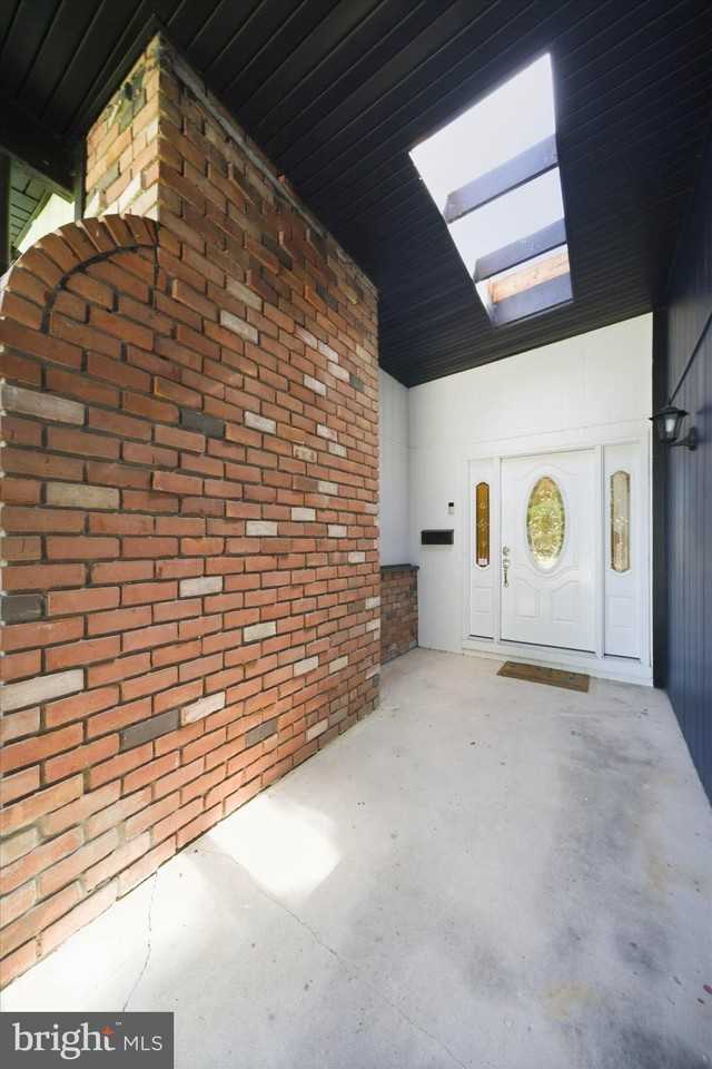 303 Princess Ave - Photo 3 of 40