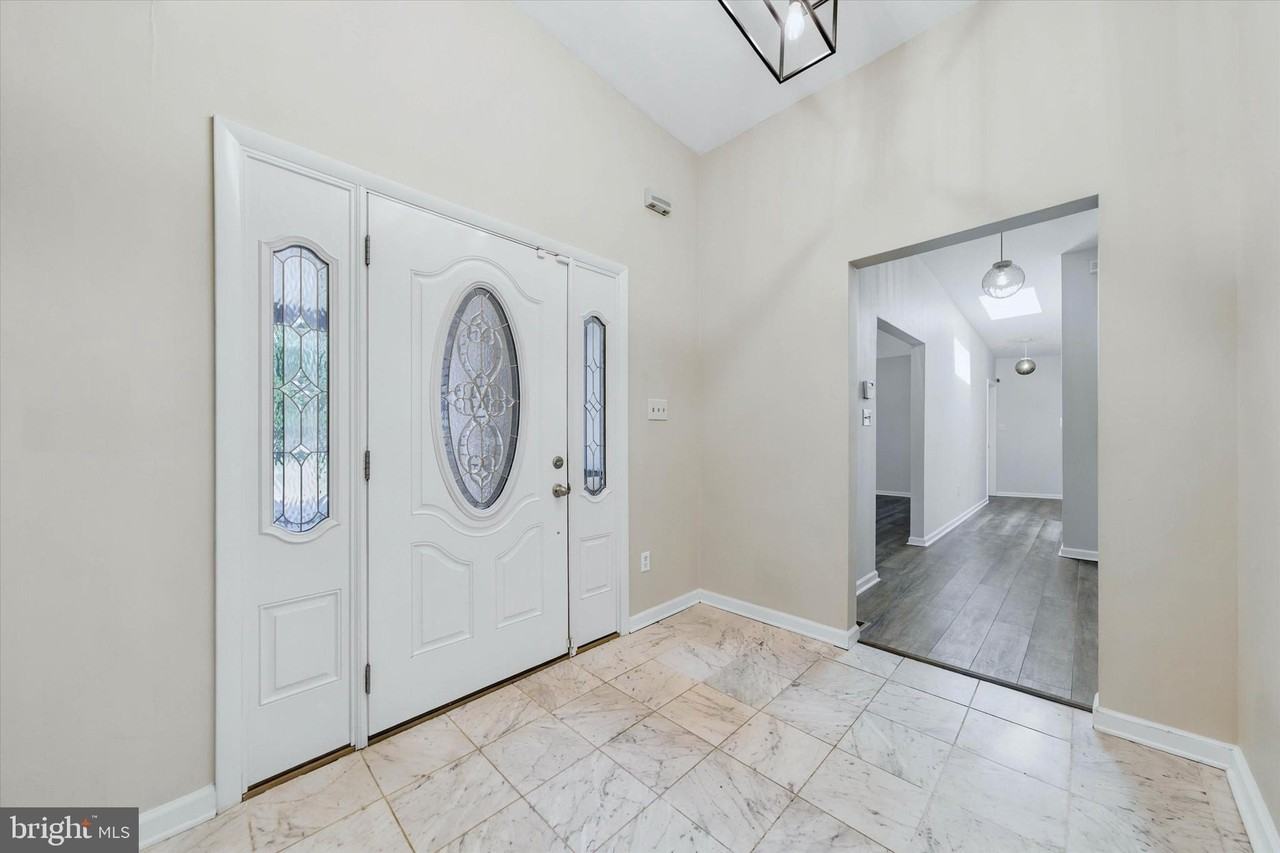 303 Princess Ave - Photo 4 of 40