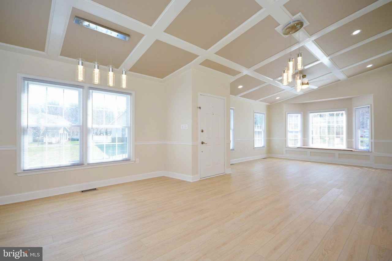 2501 Eastern Point Ct - Photo 2 of 26
