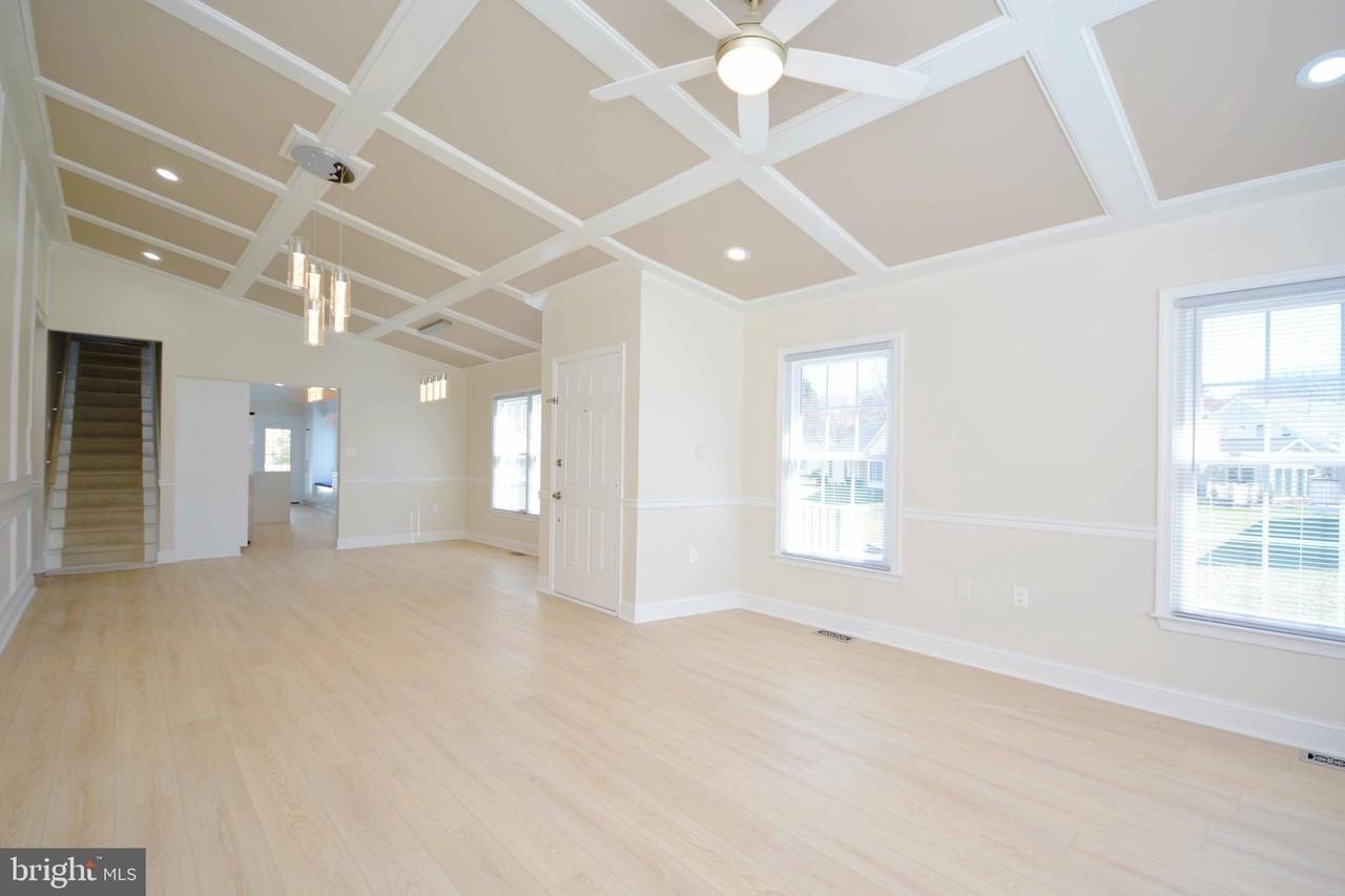 2501 Eastern Point Ct - Photo 3 of 26