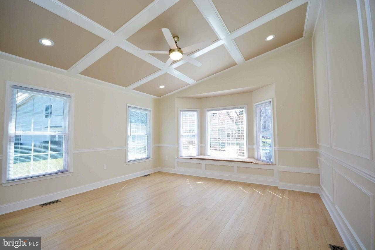 2501 Eastern Point Ct - Photo 4 of 26