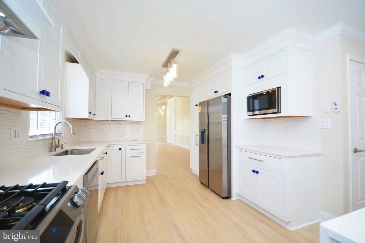 2501 Eastern Point Ct - Photo 5 of 26