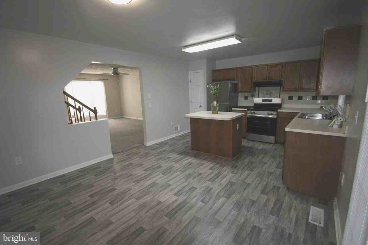 11203 Barnswallow Pl Apt D - Photo 3 of 12