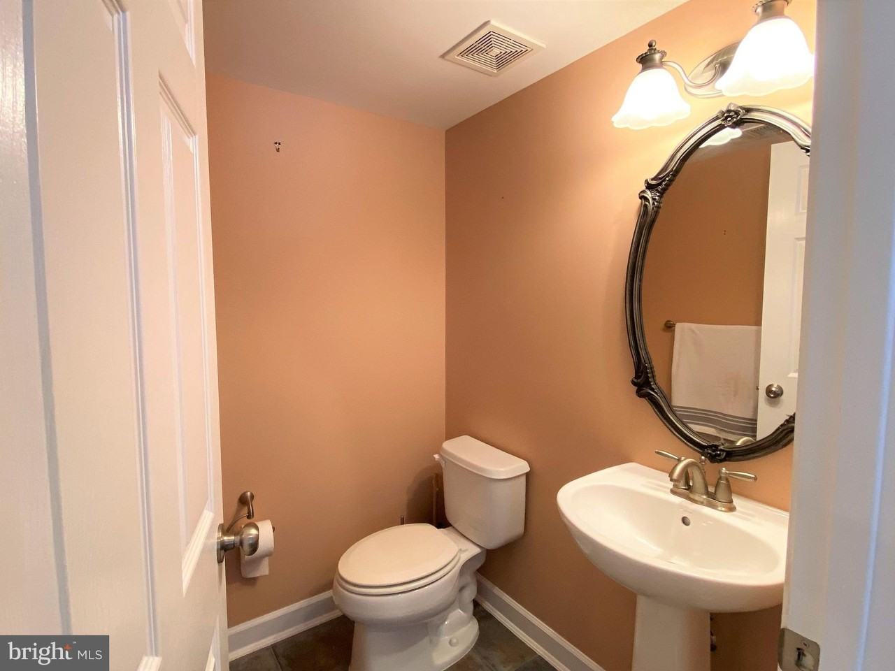 8907 Amelung St - Photo 4 of 45