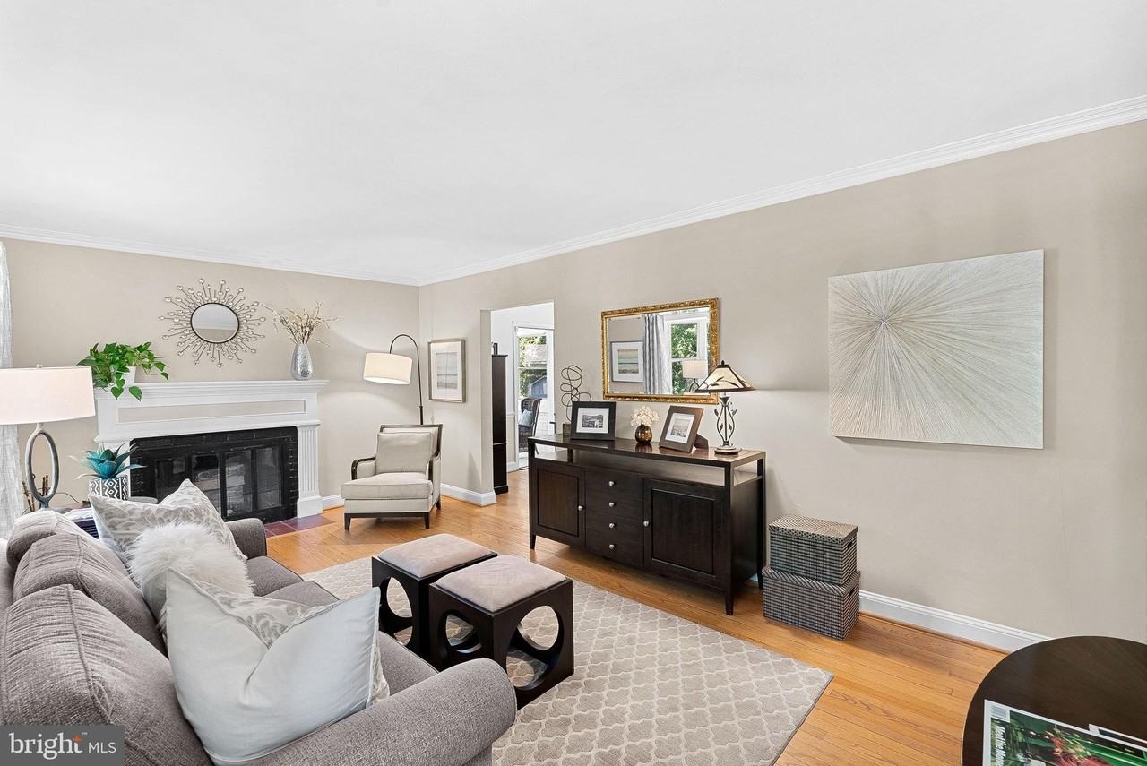 8909 2nd Ave - Photo 4 of 48