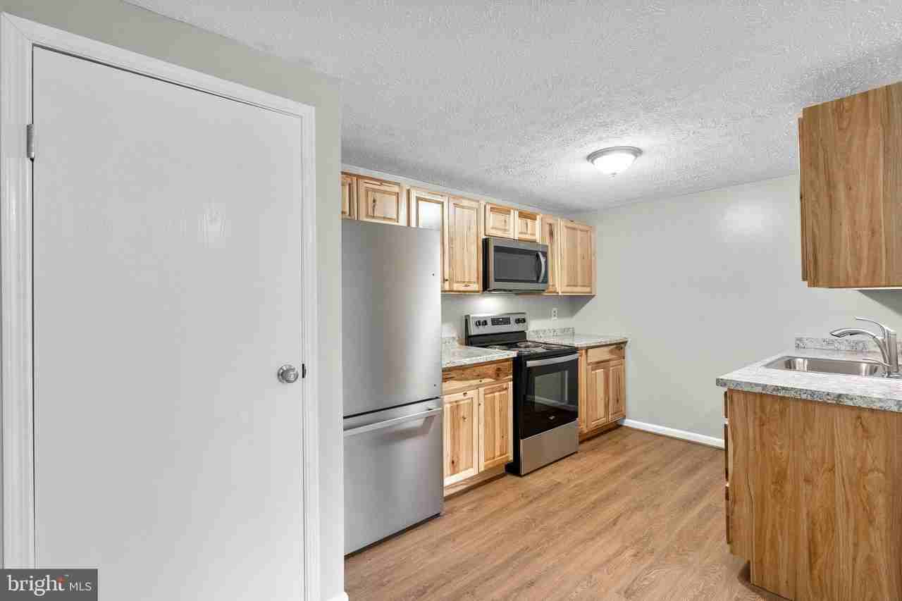 3925 Greencastle Rd #103 - Photo 7 of 24