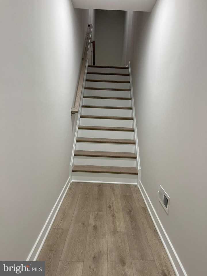 114 Continental Way - Photo 2 of 37