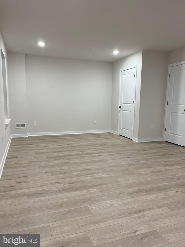 114 Continental Way - Photo 4 of 37