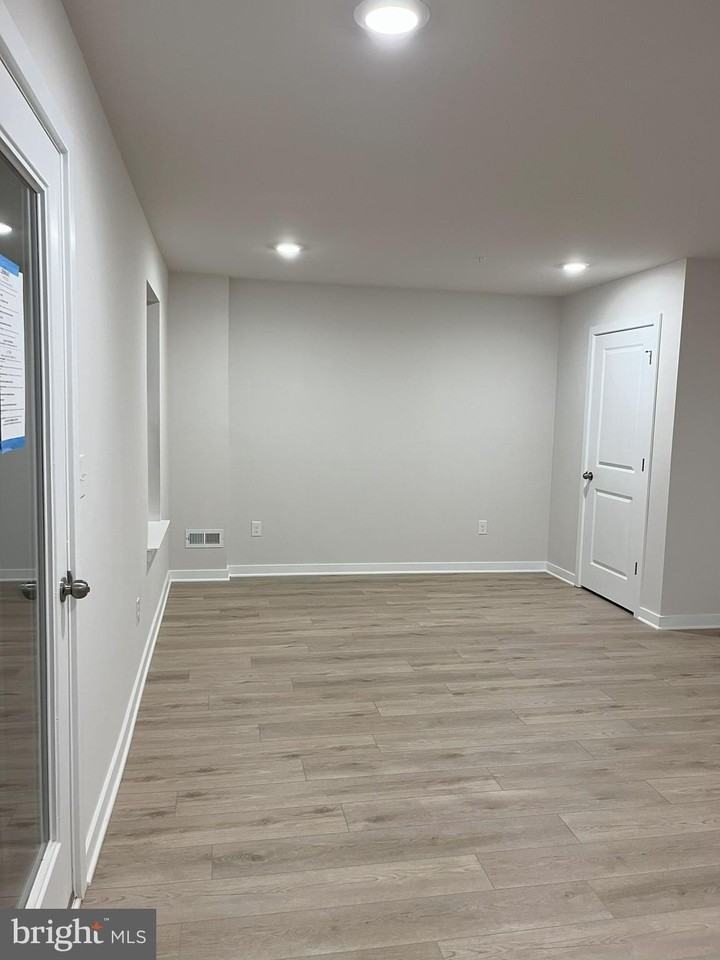 114 Continental Way - Photo 5 of 37