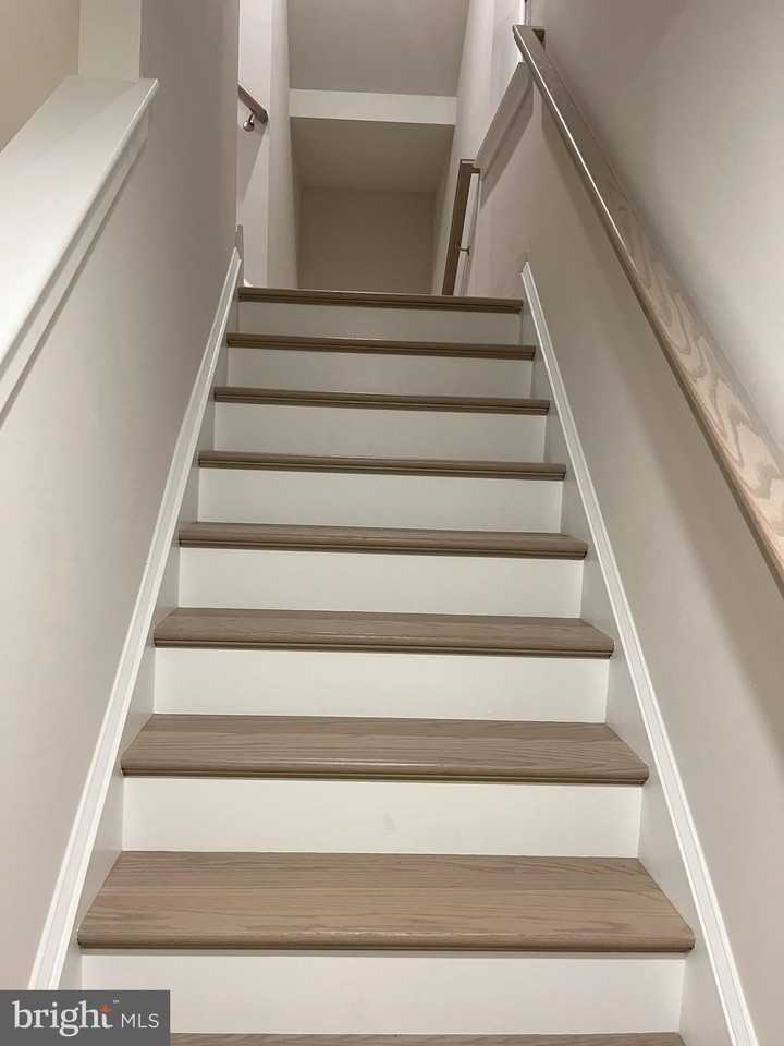 114 Continental Way - Photo 6 of 37
