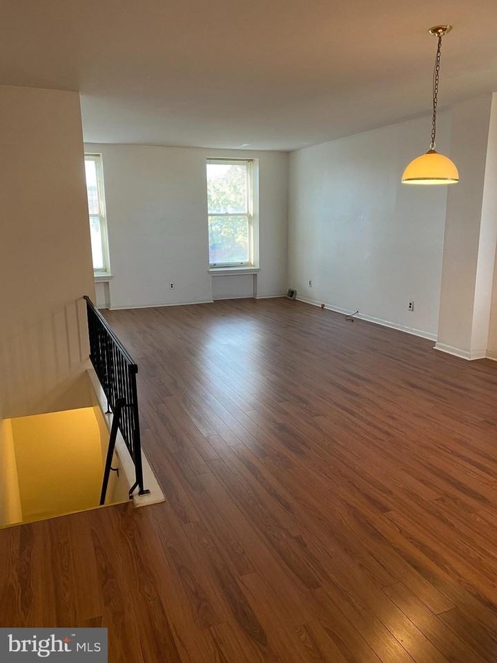 1703 W Diamond St #2 - Photo 3 of 18