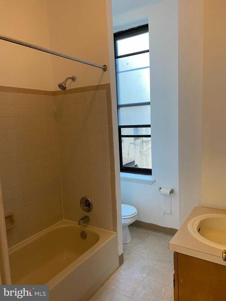 1703 W Diamond St #2 - Photo 4 of 18