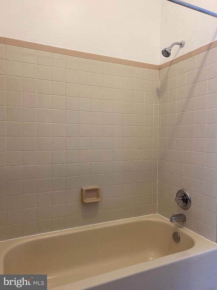1703 W Diamond St #2 - Photo 7 of 18