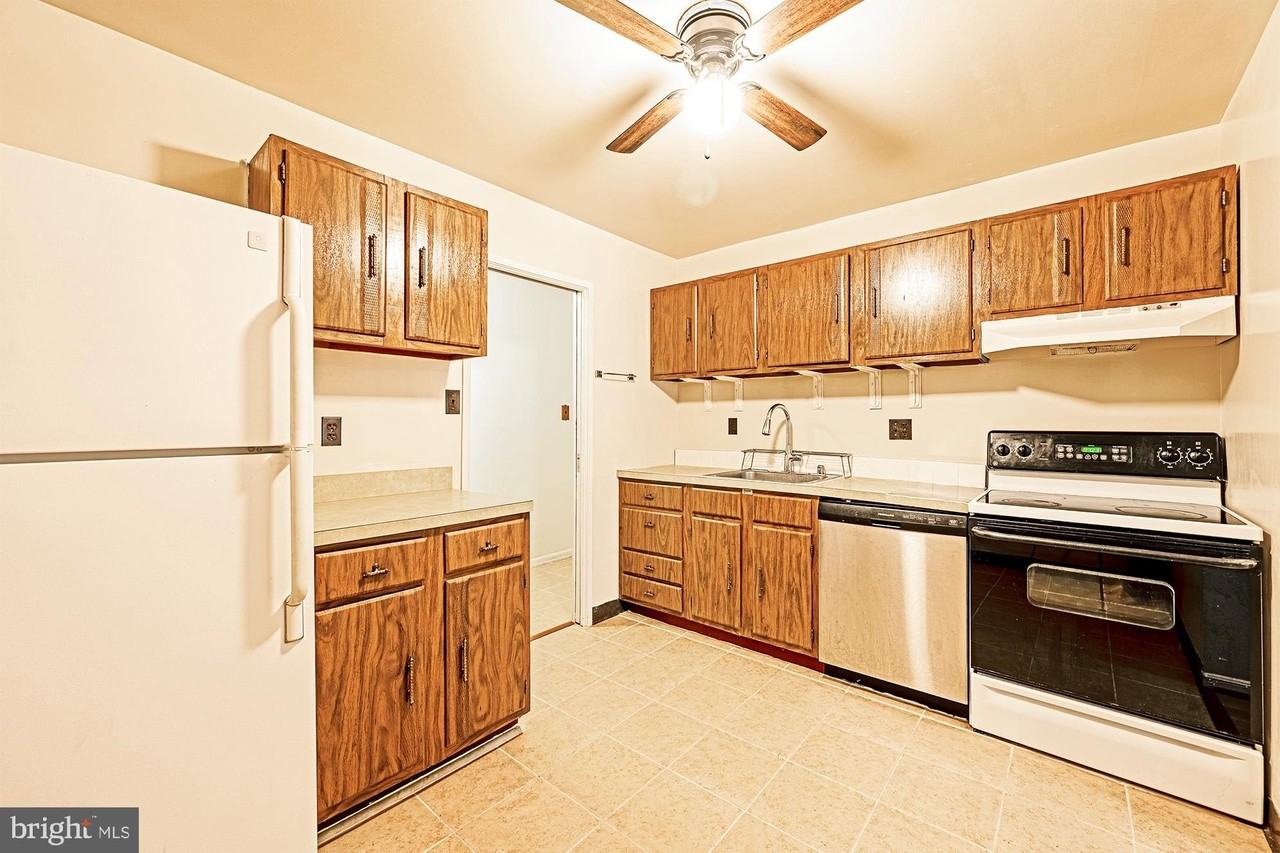 9728 Kingsbridge Dr #101 - Photo 5 of 12