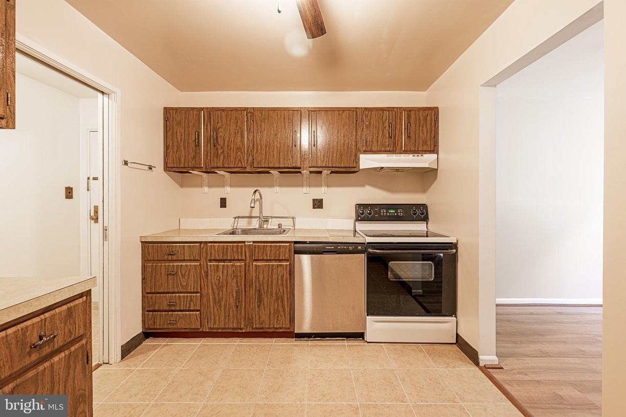 9728 Kingsbridge Dr #101 - Photo 6 of 12
