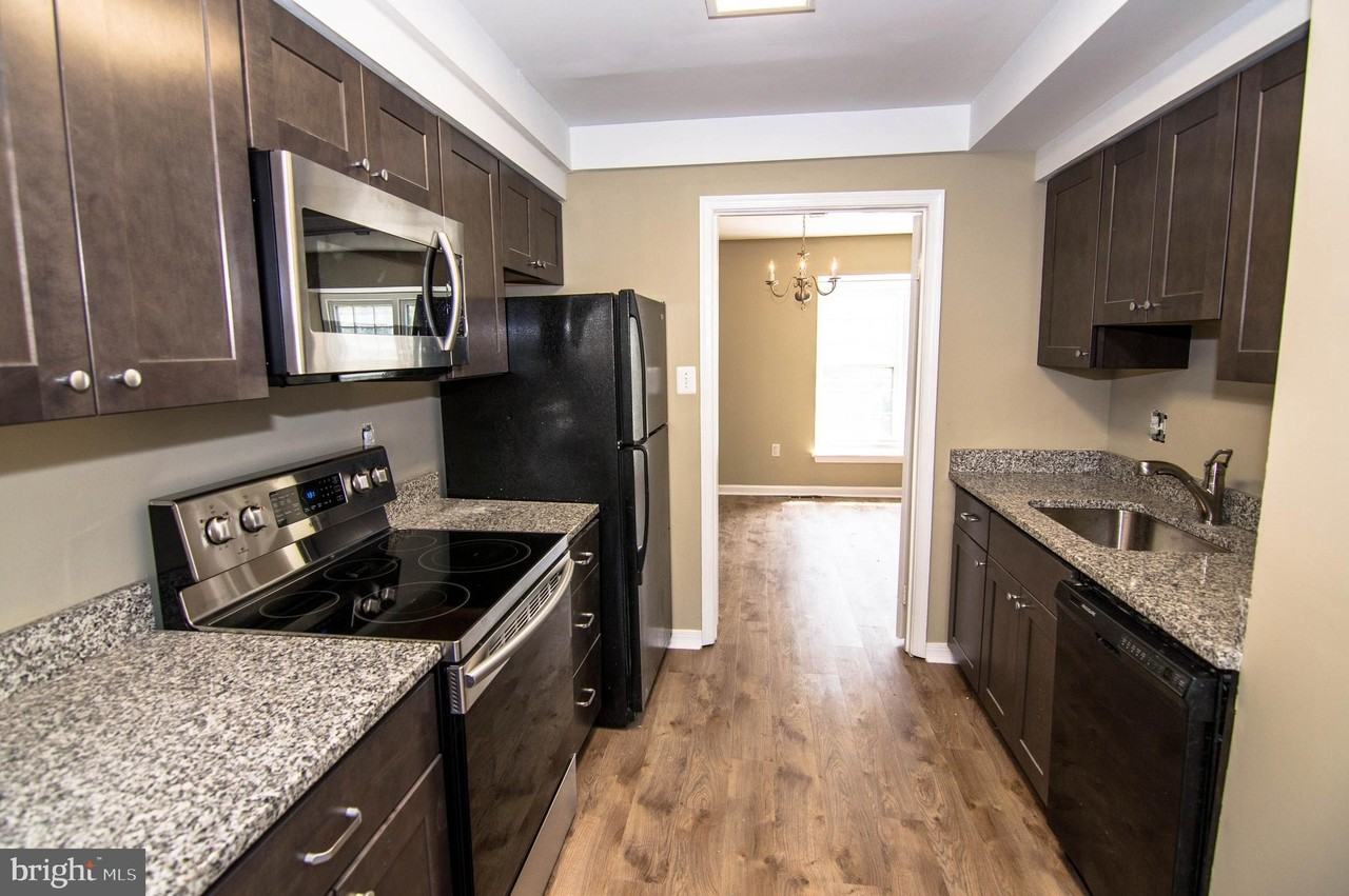 5404 Helm Ct - Photo 4 of 24