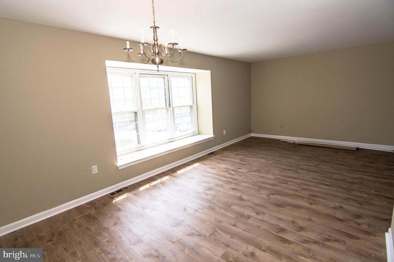 5404 Helm Ct - Photo 7 of 24
