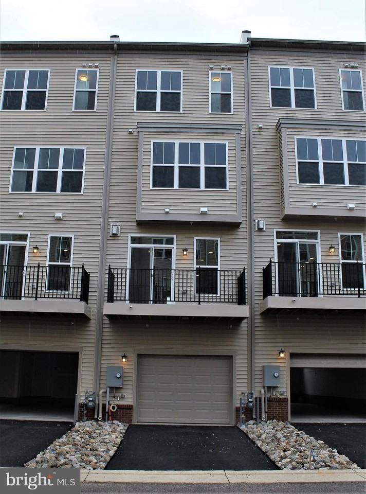 23016 Lavallette Sq - Photo 3 of 50