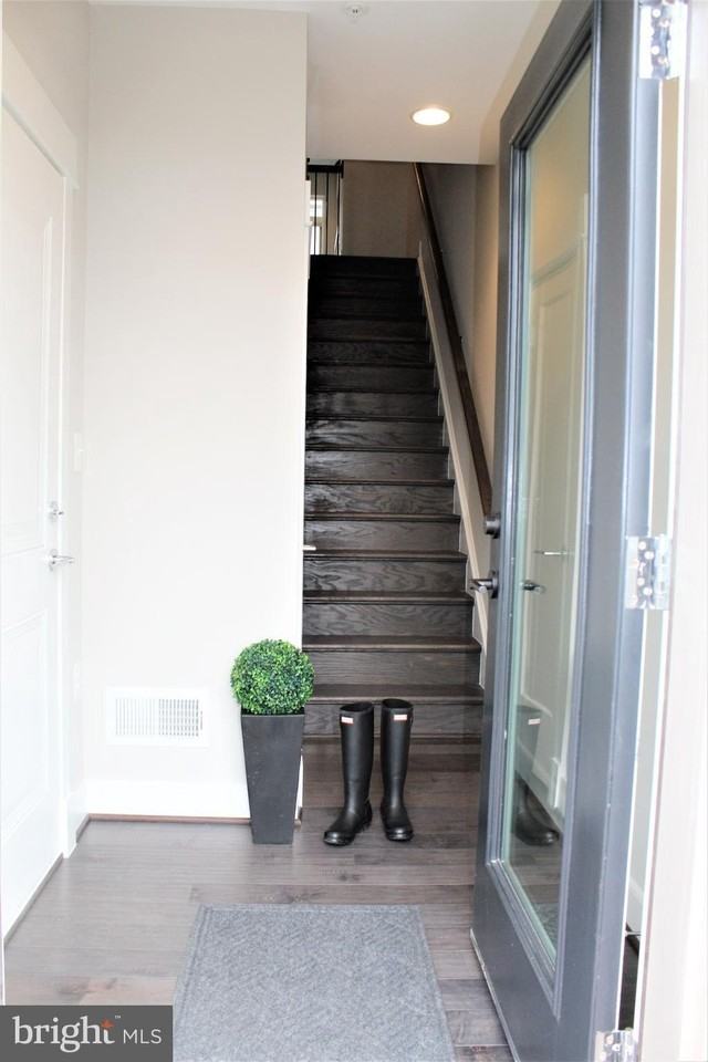 23016 Lavallette Sq - Photo 4 of 50