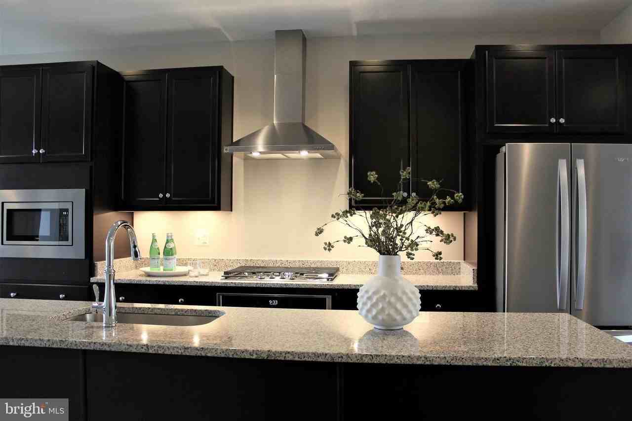 23016 Lavallette Sq - Photo 5 of 50