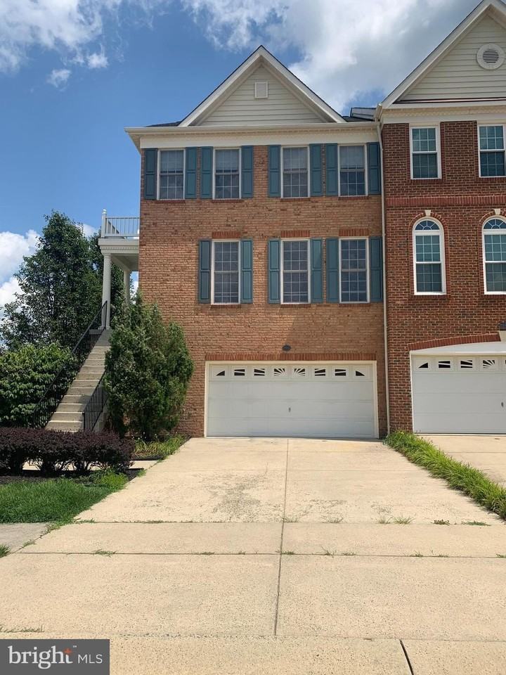 25937 Kirkwood Sq - Photo 2 of 44