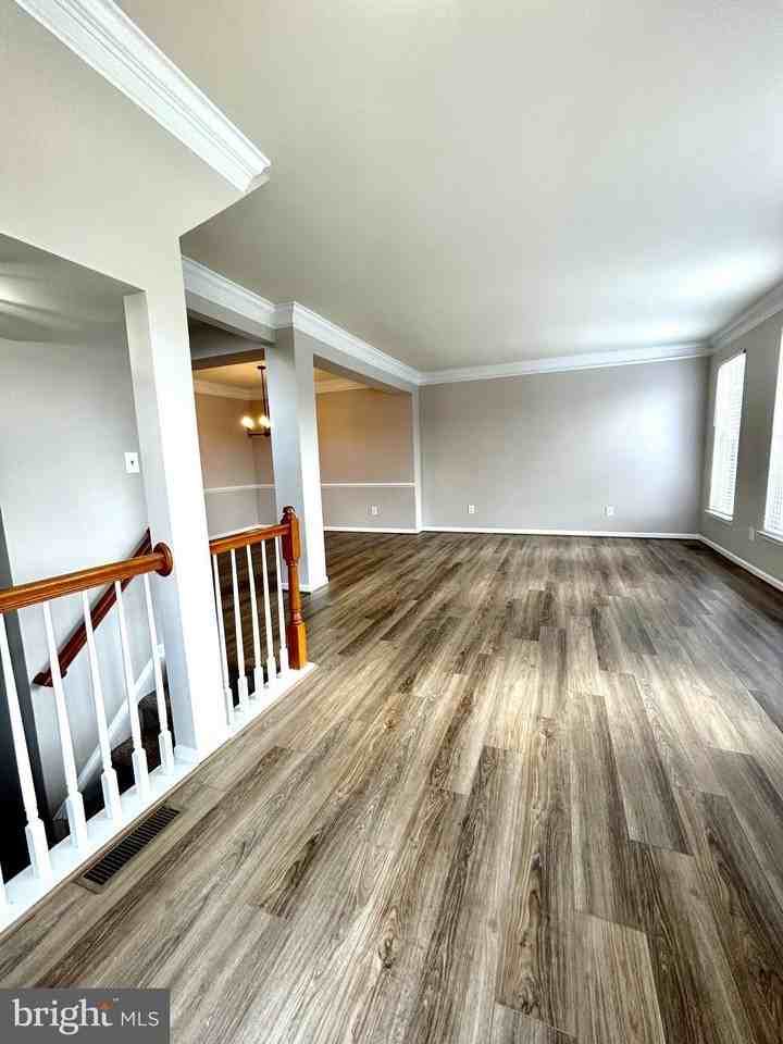 25937 Kirkwood Sq - Photo 6 of 44