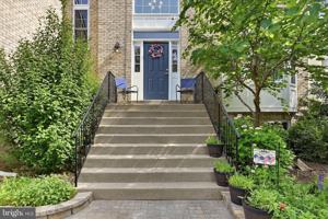 featured image of 704 Seaton Ct Se
